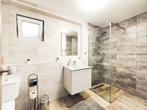 Standard Studio, 1 Double Bed, Non Smoking, Patio | Bathroom | Slippers