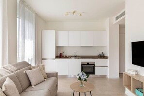 TV - Elegant new Apt with AC, private balcony & garage (Viganello)