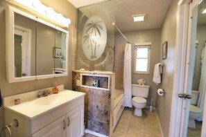 Towels, toilet paper - New - 3 King Size Beds - Screened in Pool - Grill - 7 Minutes to Manasota Key! (Venice)