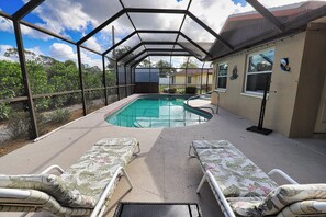 Pool - New - 3 King Size Beds - Screened in Pool - Grill - 7 Minutes to Manasota Key! (Venice)