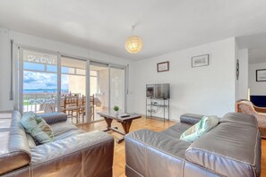 Leilighet | Oppholdsrom | Peis