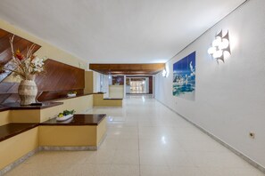Apartment | Lobby - Apartment in Roses Near Canyelles Beach (Roses)