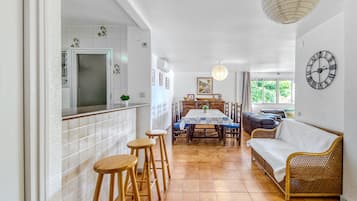 Apartment | Living room | Fireplace