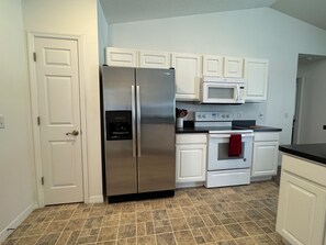 Fridge, microwave, oven, stovetop - Family Friendly 4-bdrm house with heated pool on Lakeside Golf Course (Inverness)