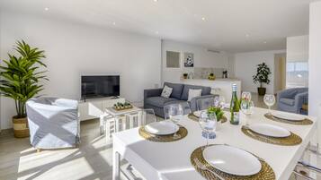 Apartment | Dining