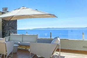 Apartment | Balcony - Apartment in Roses Near Rock Beach (Roses)