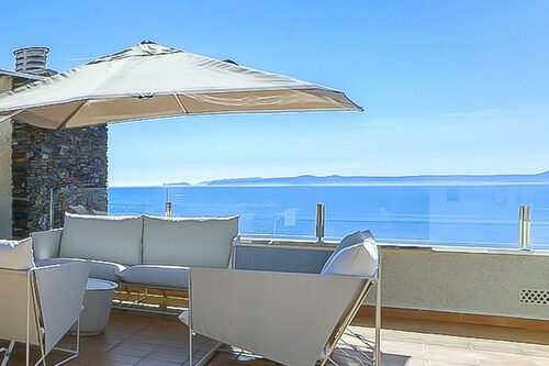 Apartment in Roses Near Rock Beach