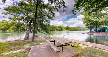 Safe secure pet friendly Lake Condo!