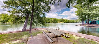 Safe secure pet friendly Lake Condo!