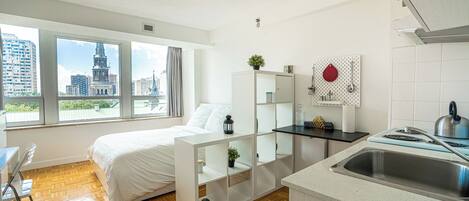 デスク、WiFi (無料)、ベッドシーツ