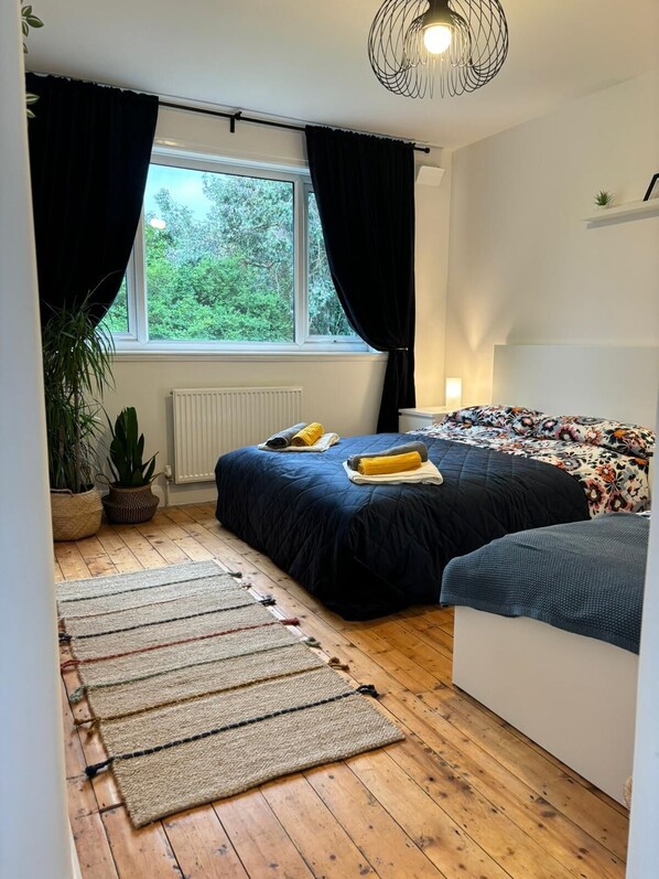 3 bedrooms, iron/ironing board, WiFi, bed sheets