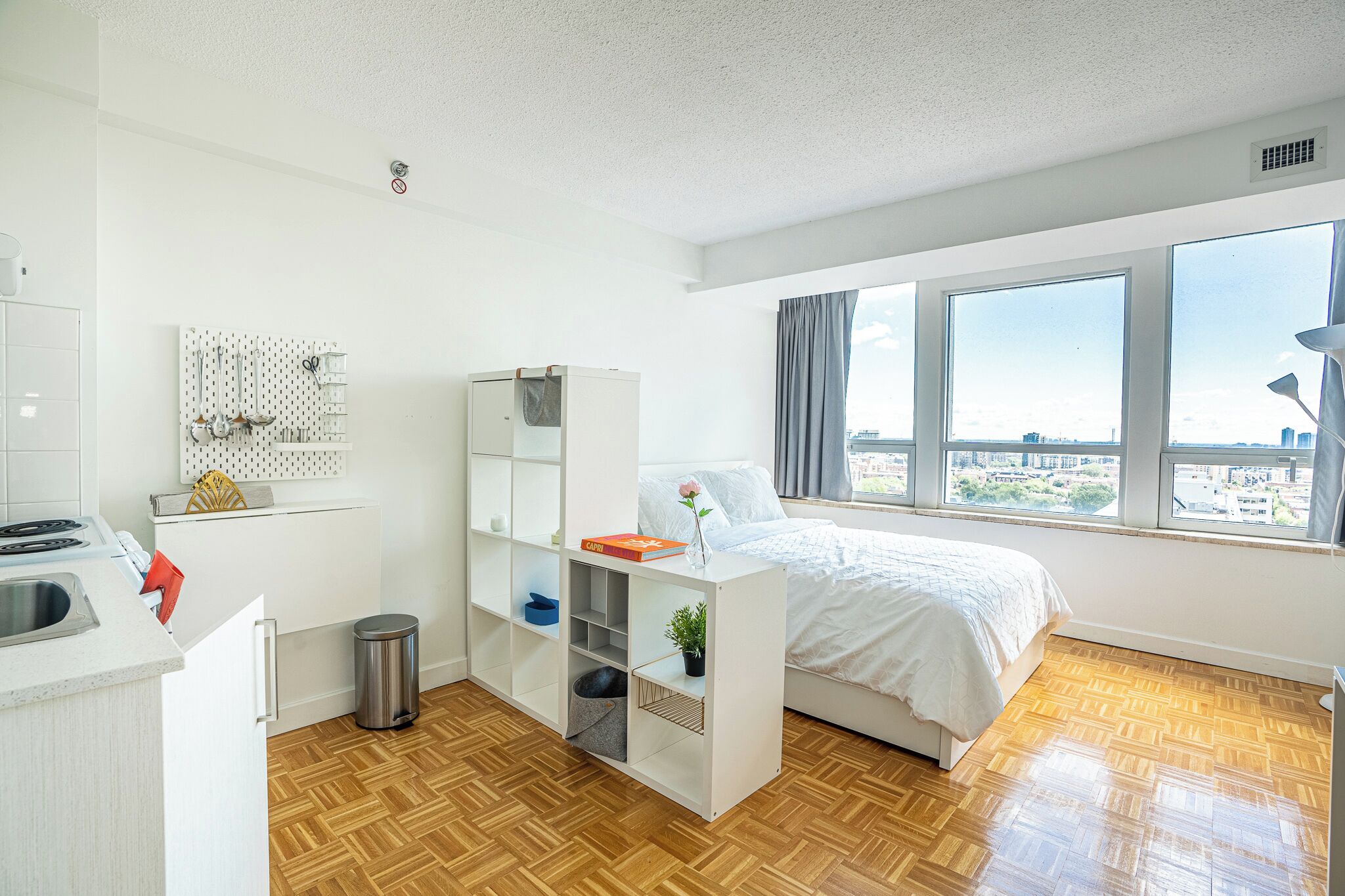 デスク、WiFi (無料)、ベッドシーツ