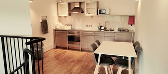 QUIET TRAIN STATION APARTMENT WITH BALCONY | GYM | SECURE FREE SHELTERED PARKING