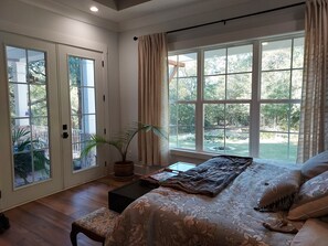 3 soverom, skrivebord, strykejern/-brett og wi-fi (inkludert)