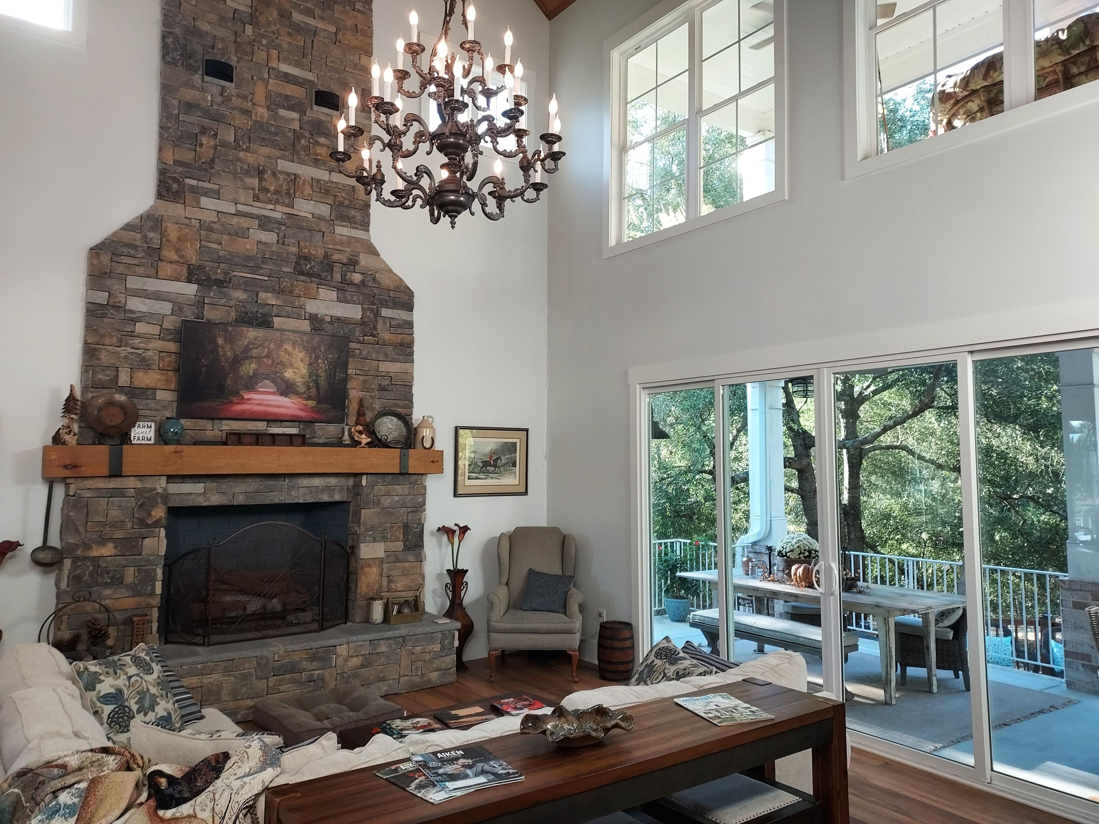 Smart TV, fireplace, books, offices