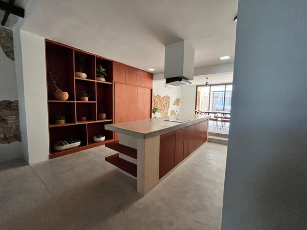 Microwave, stovetop - Charming 2-bedroom house with AC, WiFi in superb Mérida (Mérida)