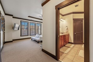 Interior - Beautiful 3-bedroom Downtown ATL Brownstone in a serene gated community (Atlanta)