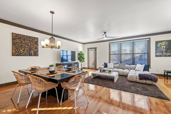 Interior - Beautiful 3-bedroom Downtown ATL Brownstone in a serene gated community (Atlanta)