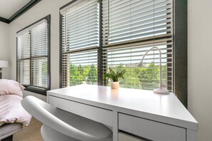 3 bedrooms, iron/ironing board, WiFi, bed sheets - Beautiful 3-bedroom Downtown ATL Brownstone in a serene gated community (Atlanta)