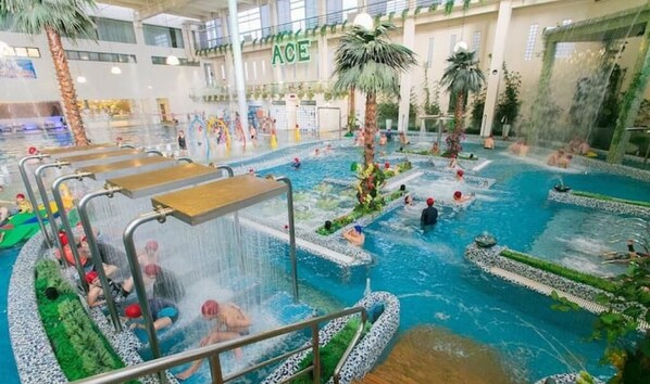 Piscina coperta, una piscina riscaldata