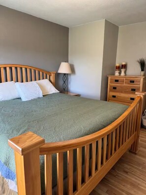3 bedrooms, in-room safe, iron/ironing board, travel cot