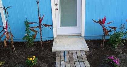 Charming Room- Studio
with AC and WiFi in soothing Lakeland