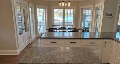 Lakefront Family Retreat - Mill Creek at Beautiful Lake Guntersville