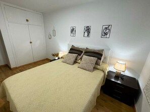 3 bedrooms, iron/ironing board, free WiFi, bed sheets - Lodging Barbastro (Salou)