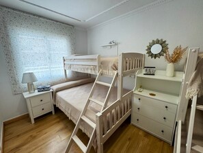 3 bedrooms, iron/ironing board, free WiFi, bed sheets