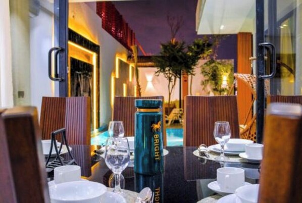 Outdoor dining
