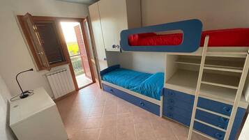 3 Schlafzimmer, Schreibtisch, Bügeleisen/Bügelbrett, WLAN