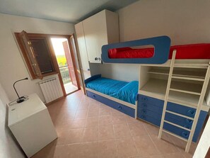 3 bedrooms, desk, iron/ironing board, WiFi