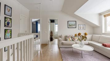 TV, caminetto, lettore DVD