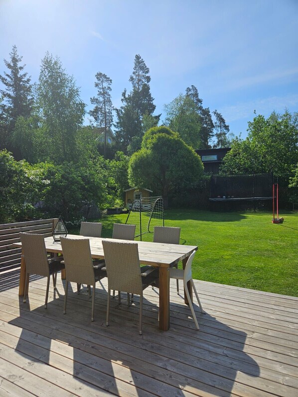 Outdoor dining