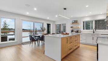 KylskÄp, mikrovÄgsugn, ugn och spishÀll