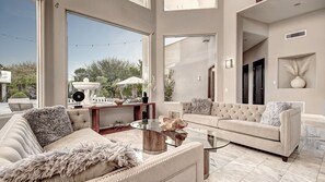 Smart-TV, peis og bordtennis