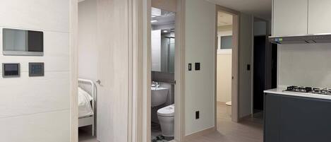 1 bedroom, desk, WiFi, bed sheets