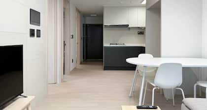 Brand new spacious apt. 2 rooms, line 5/9, Olympic, KSPO, VHS, Asan, Lotte Tower