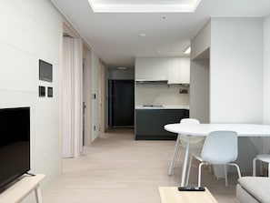 Dining - Brand new spacious apt. 2 rooms, line 5/9, Olympic, KSPO, VHS, Asan, Lotte Tower (Seoul)