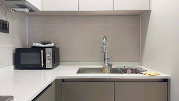 Réfrigérateur, micro-ondes