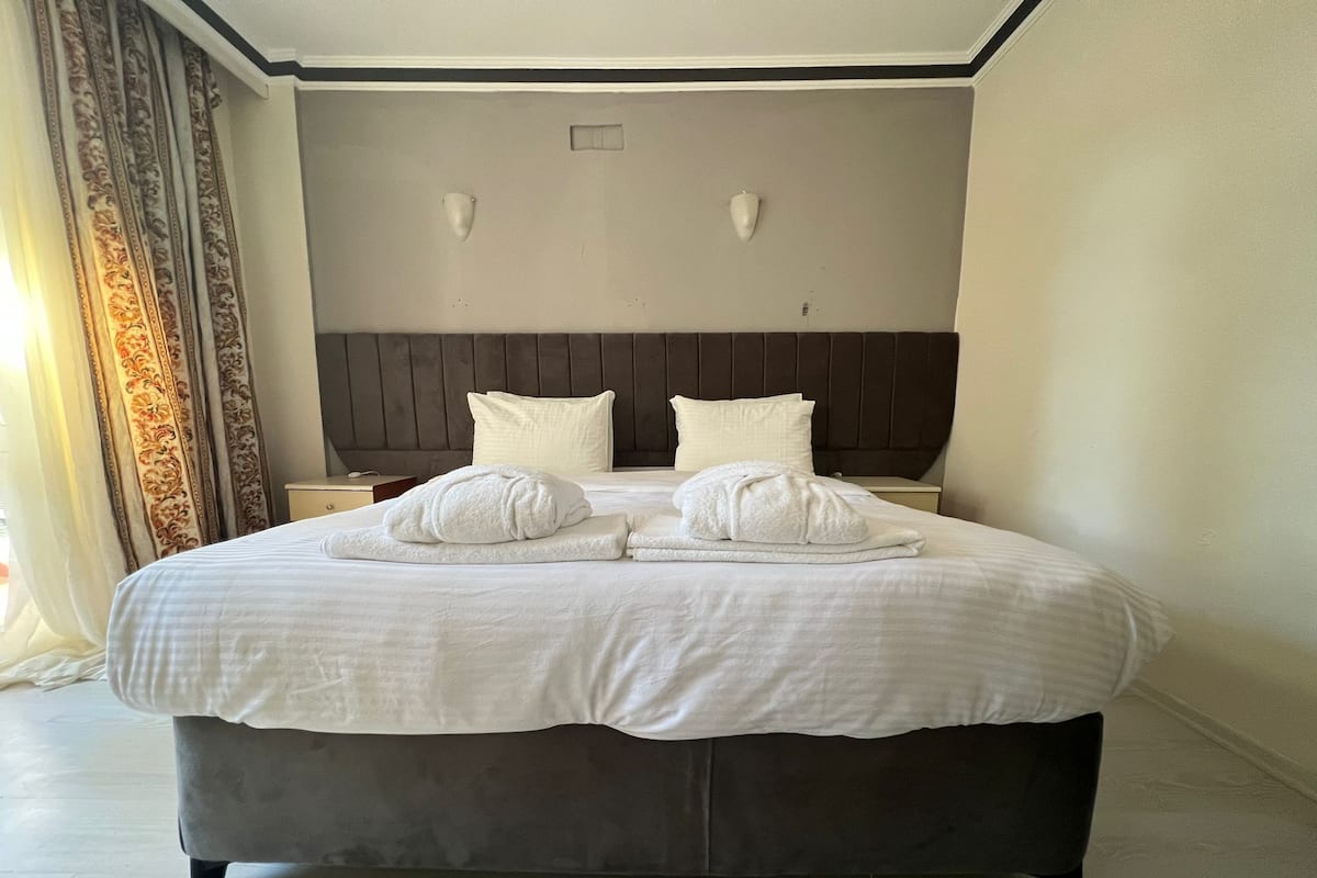 Habitación Deluxe | Caja de seguridad en la habitación, escritorio y wifi gratis