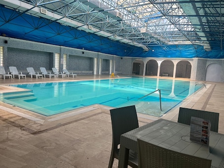 2 室内游泳池