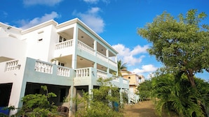 A multi-story building with balconies and a covered walkway. - Spacious 3-bedroom, 2-bathroom apartment with AC in The Valley (The Valley)