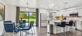 Modern 3bed, 2bath House in Wesley Chapel, with EV Charging Outlet, AC, & WiFi. 