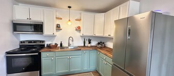 Relaxing Cabin with Waterfall near Glacier National Park - King Bed!