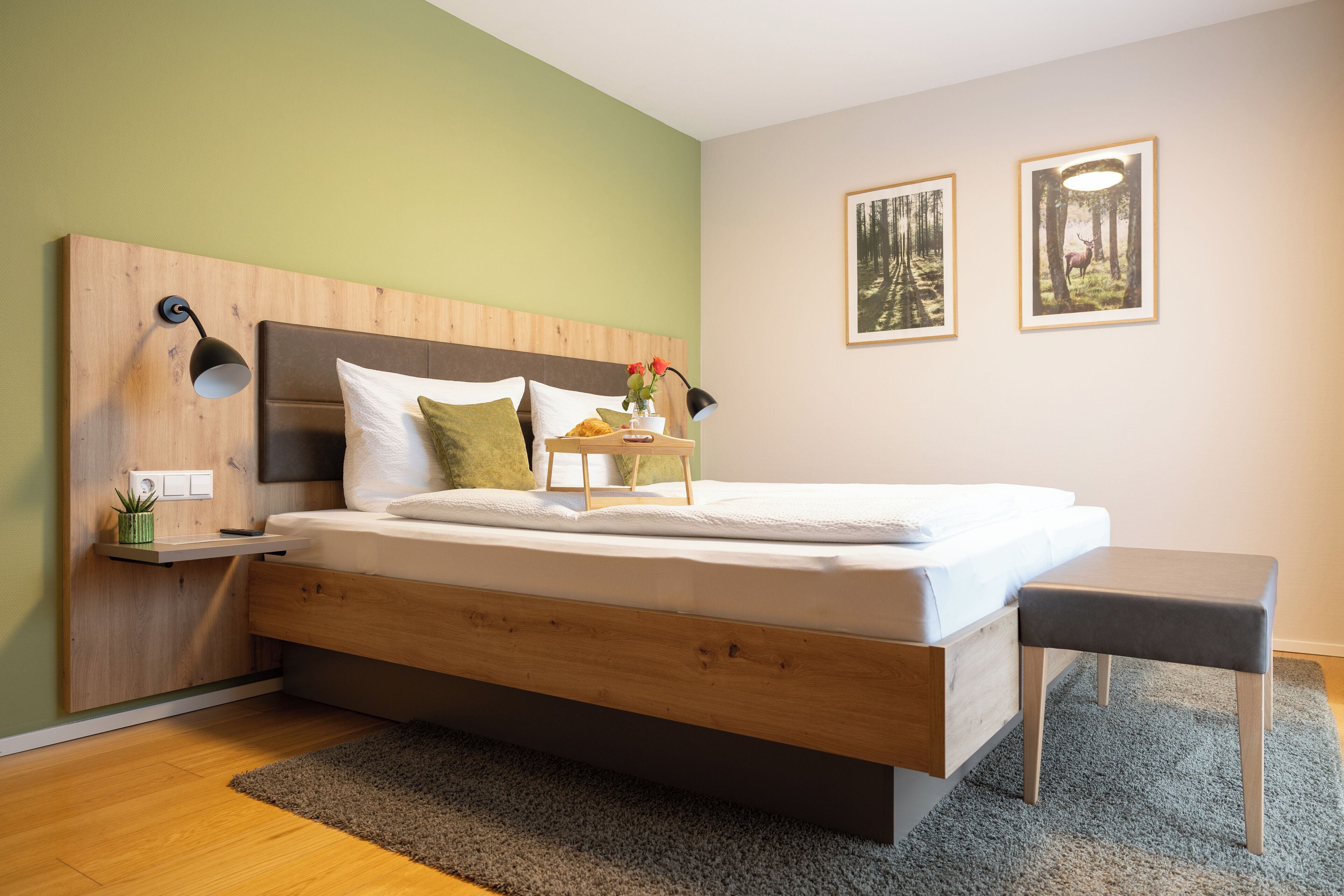 2 Schlafzimmer, Schreibtisch, Bügeleisen/Bügelbrett, Reisekinderbett