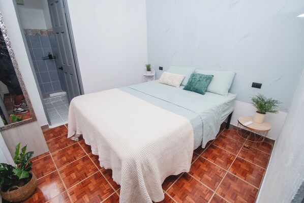 1 bedroom, WiFi, bed sheets