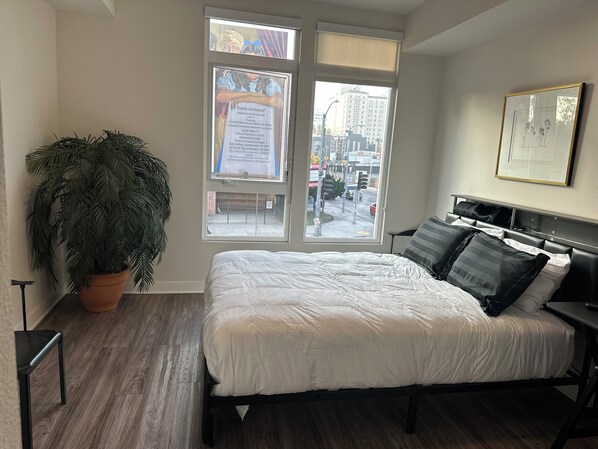 2 bedrooms, WiFi - Charming 2-bedroom house in delightful Los Angeles with AC, WiFi Selma 1 (Los Angeles)