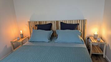 2 bedrooms, iron/ironing board, WiFi, bed sheets