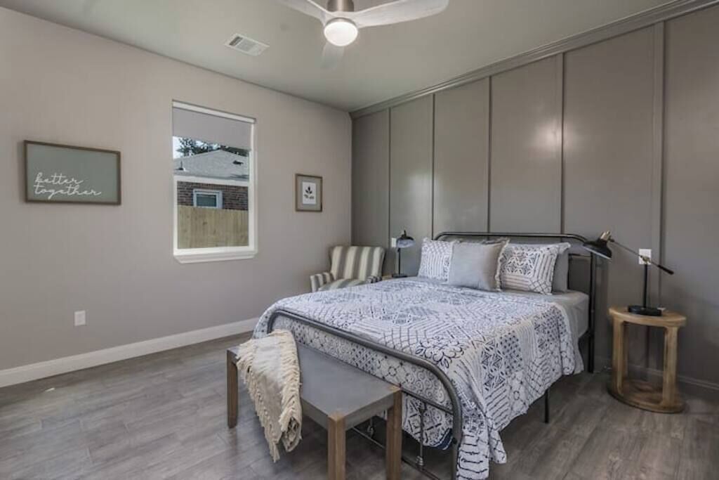 2 habitaciones, tabla de planchar con plancha, wifi y ropa de cama 